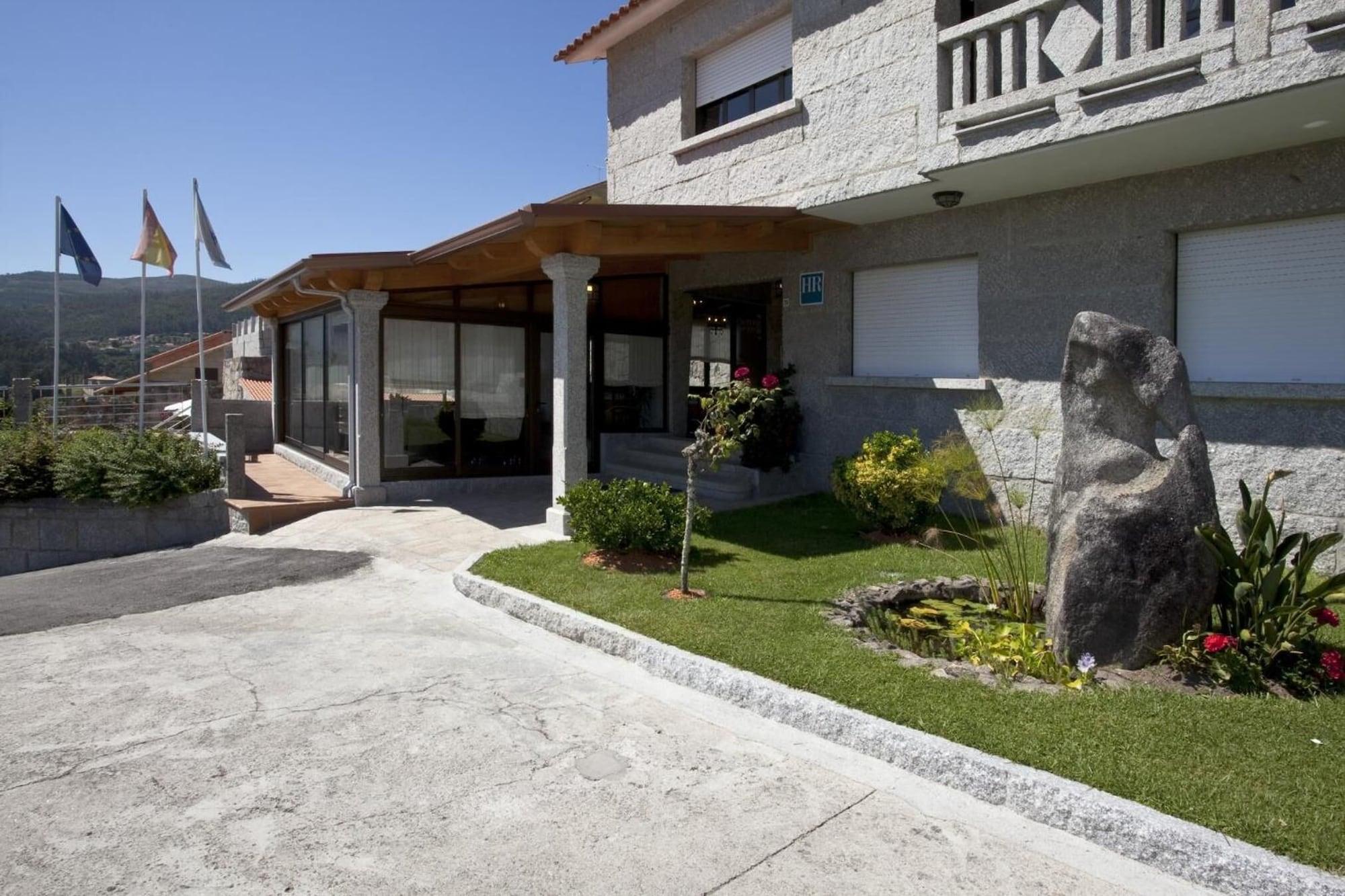 Vista Exterior Hotel Liñares