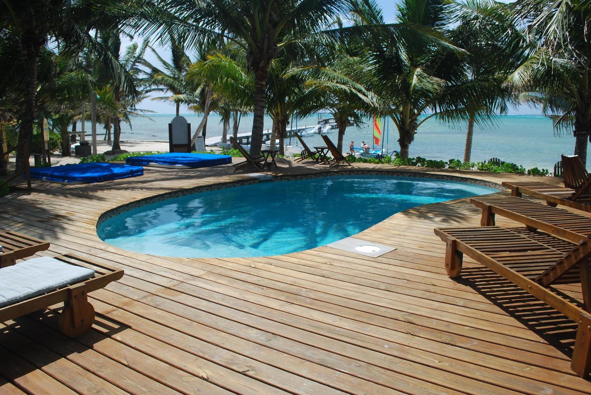 Vista Piscina Caribbean Villas Hotel