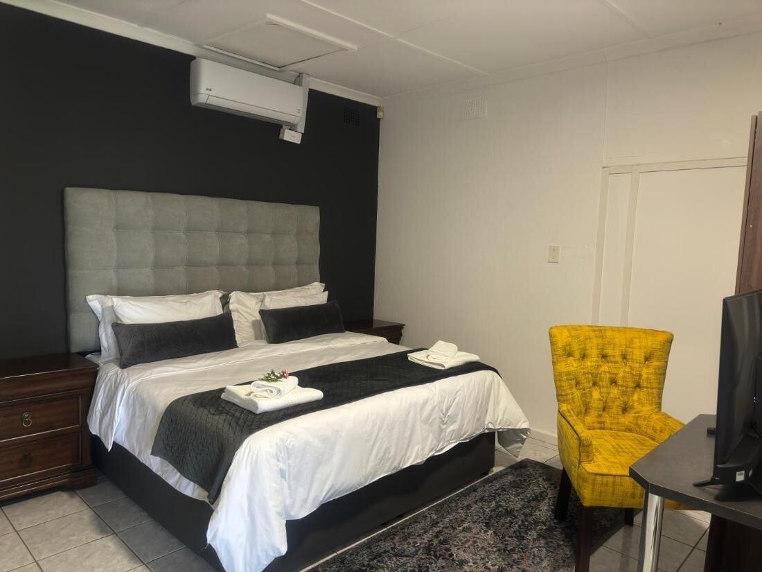 Varios Room-busa House Self-catering Guest Hous