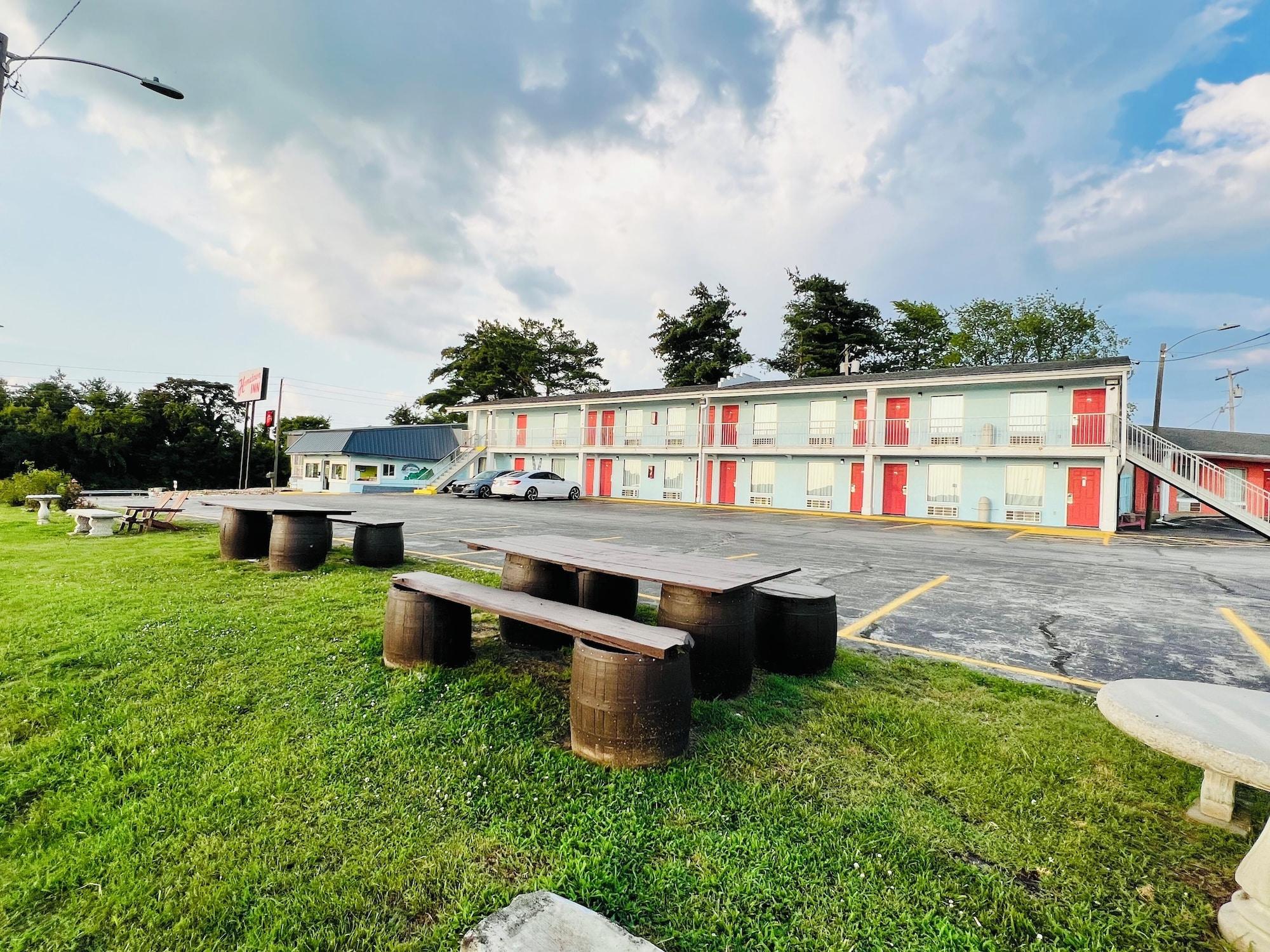 Vista Exterior Hometown INN