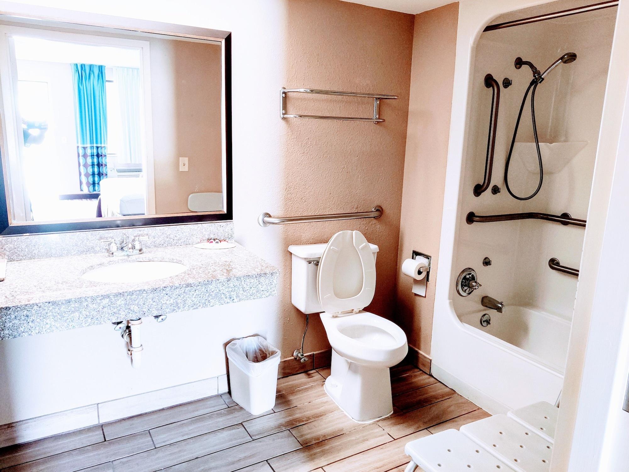 Equipamiento de Habitación Super 8 by Wyndham Dothan