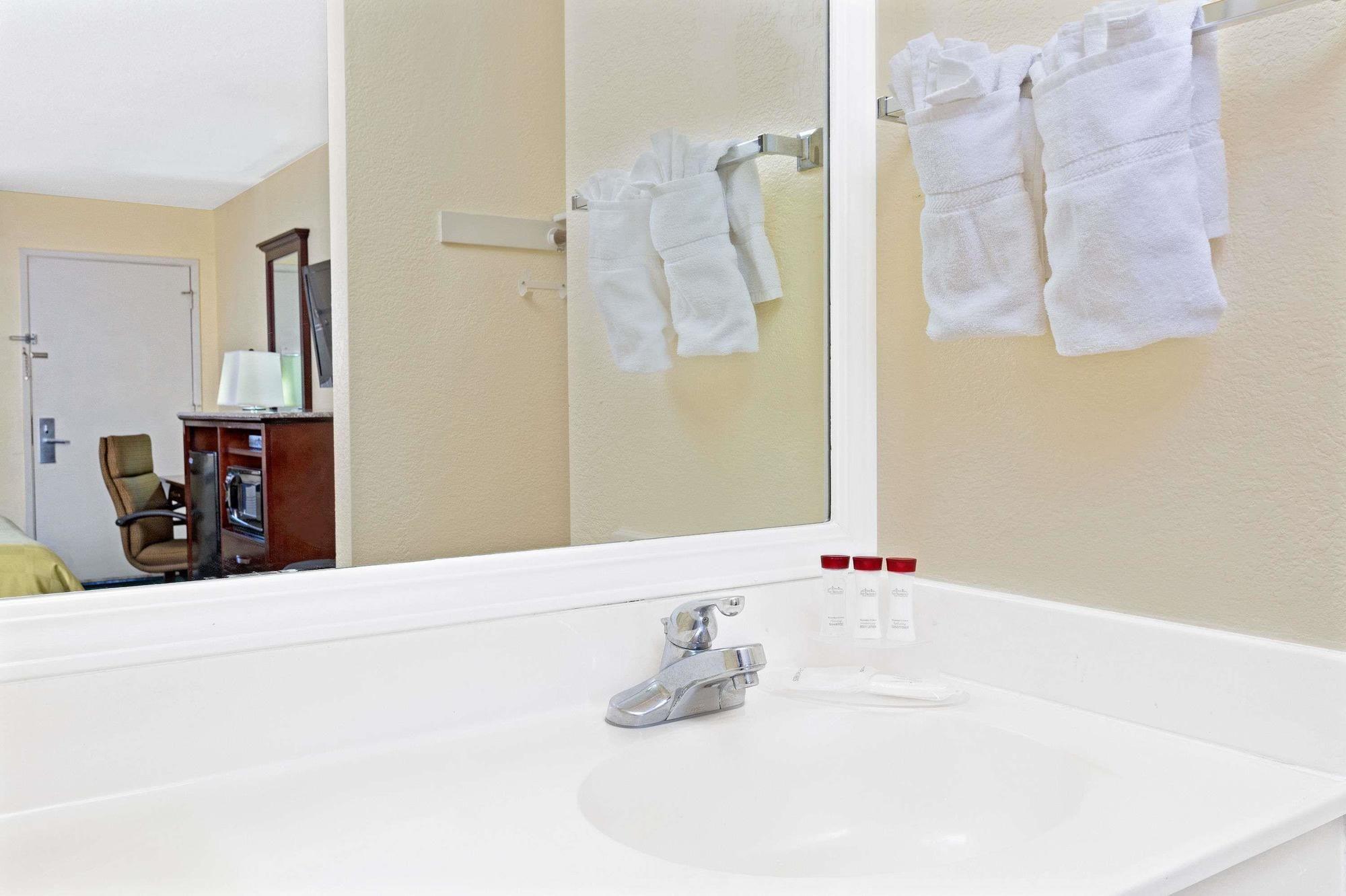 Set de Habitación SureStay Hotel by Best Western Santa Cruz