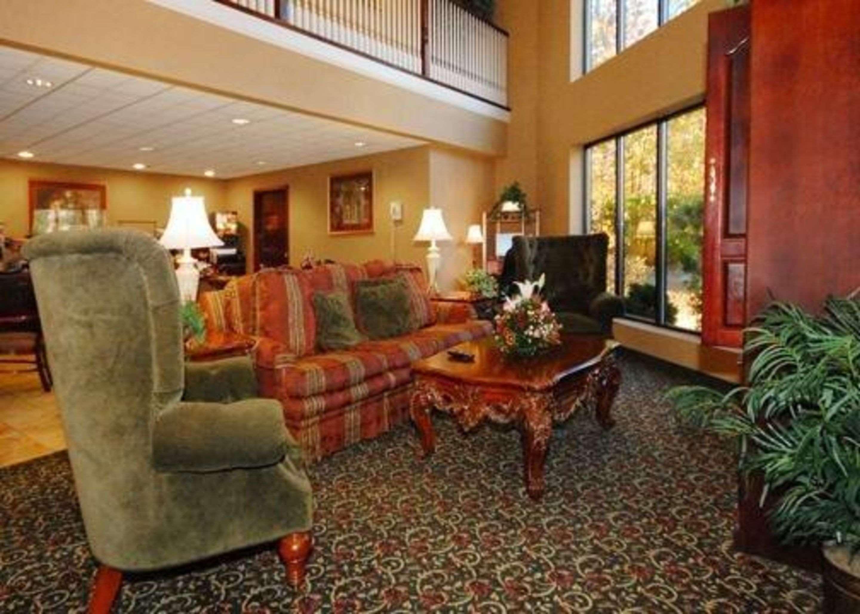 Vista Lobby Quality Inn & Suites Tarboro - Kingsboro
