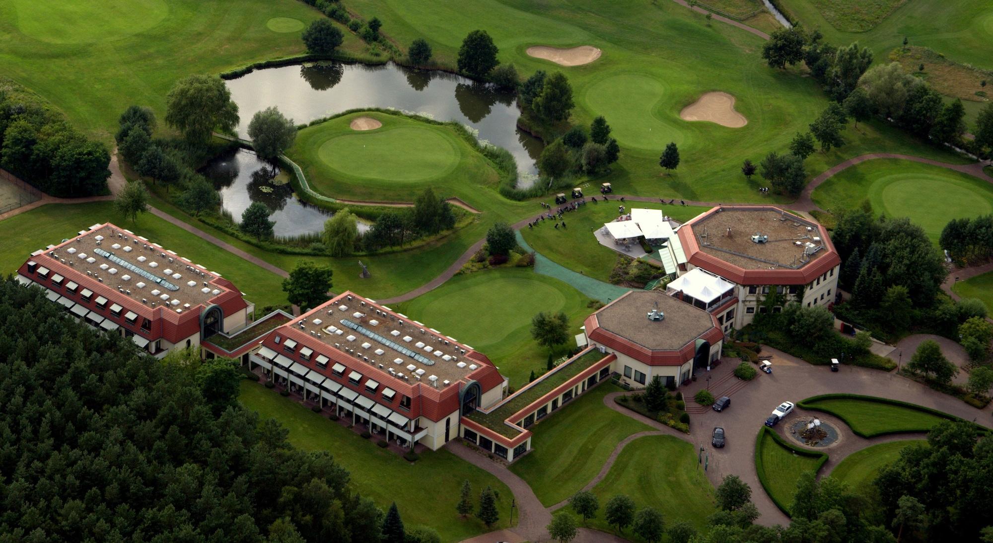 Vista Exterior GolfResort Semlin