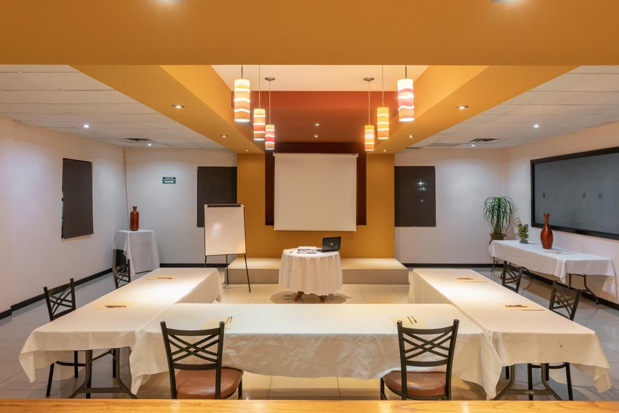 Sala de Reuniones Hotel Sntenario