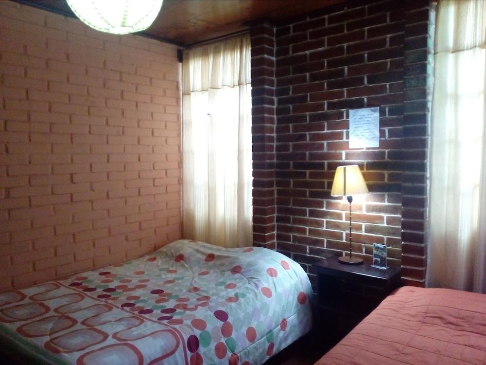 Hotel Hostel y Restaurante Casa Jacaranda