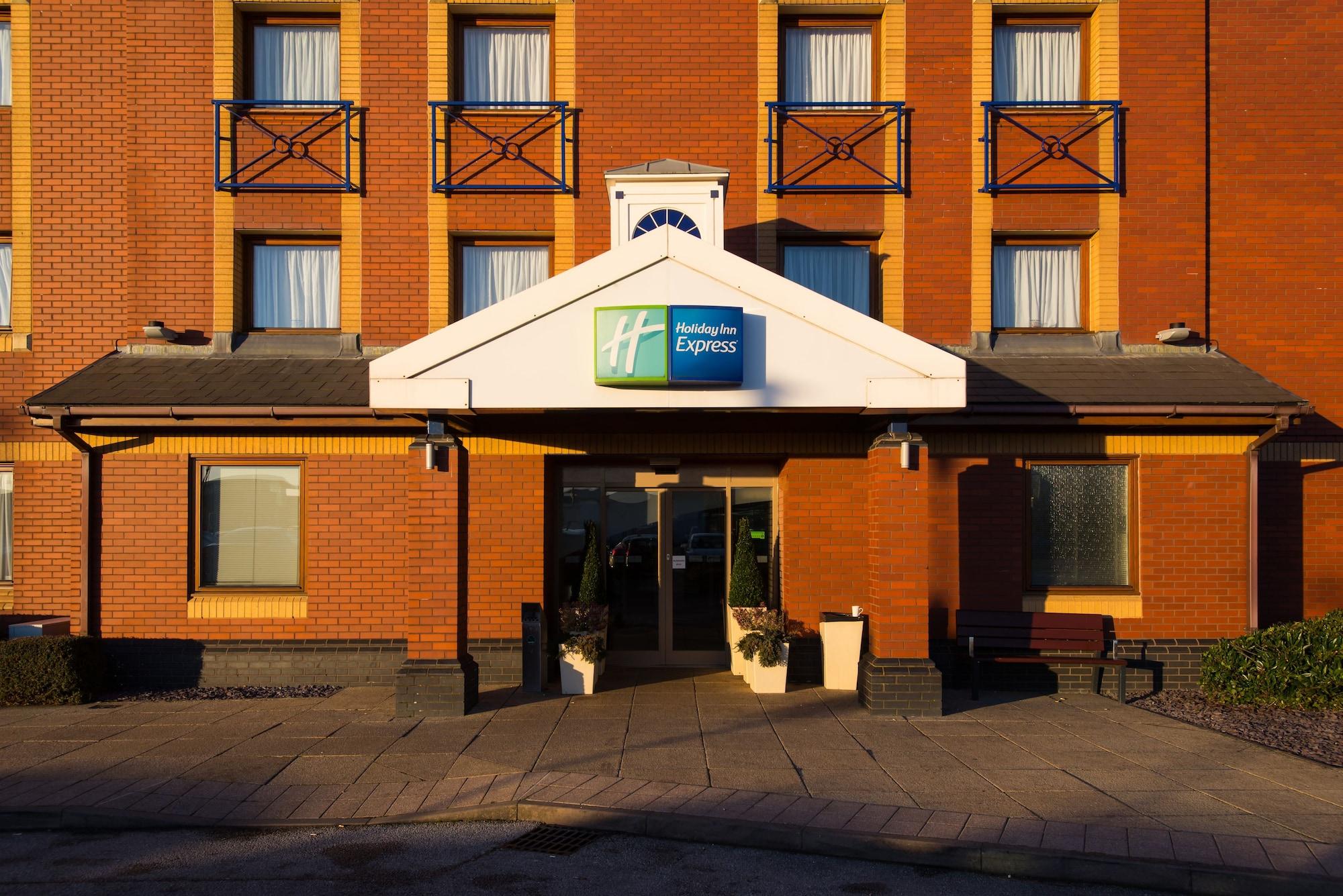 Vista Exterior Holiday Inn Express Stoke On Trent by IHG