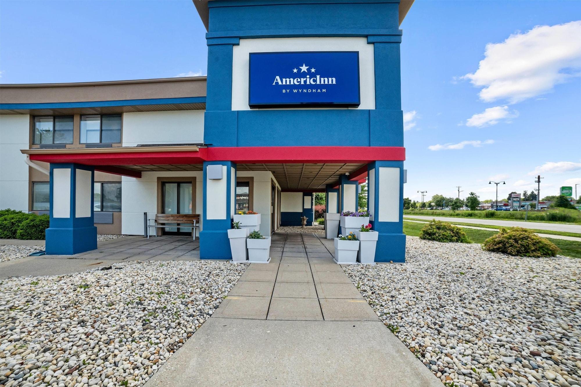 Vista Exterior AmericInn by Wyndham Beloit