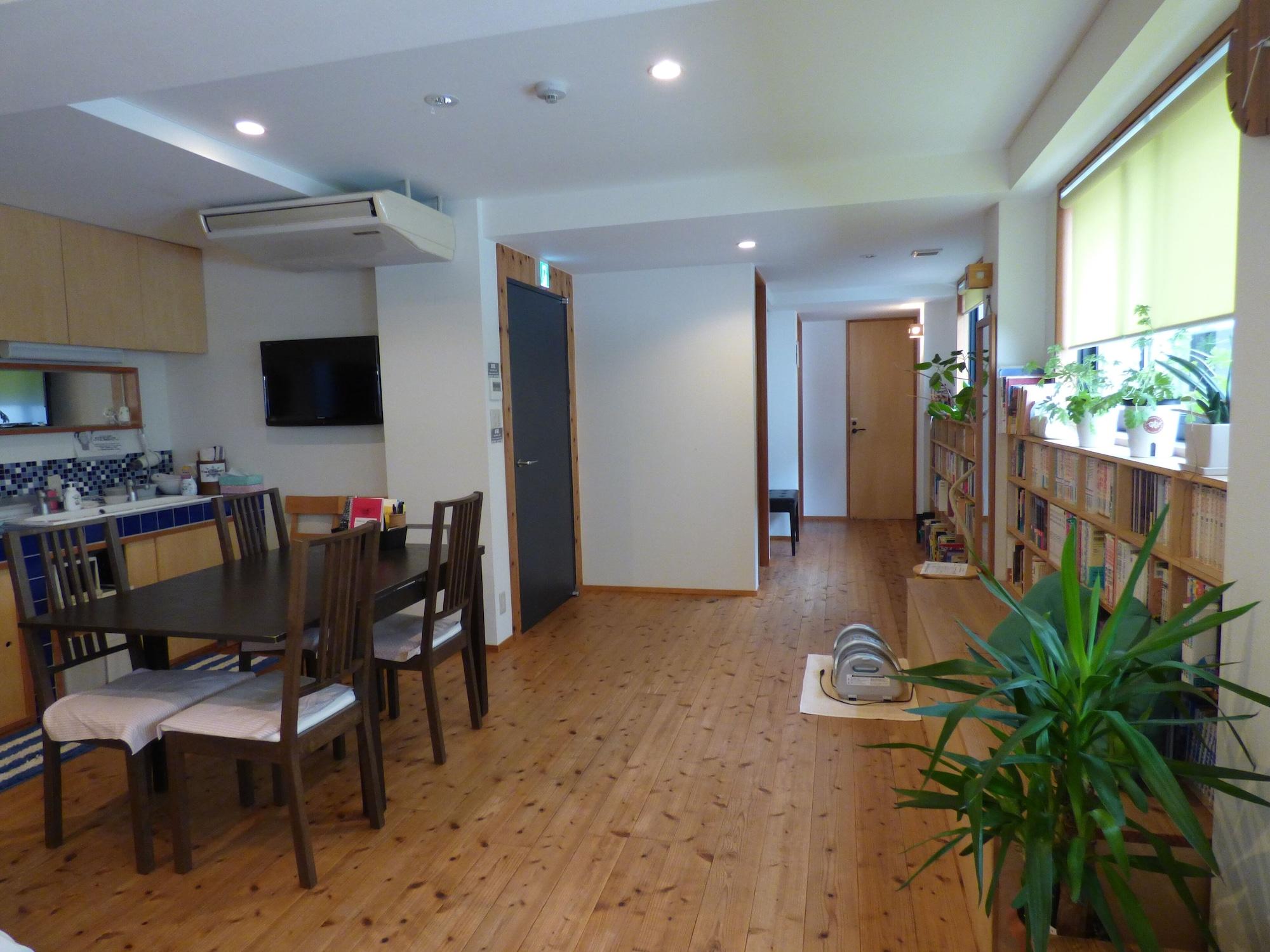 Bar/Salón Guesthouse Hyakumanben Cross