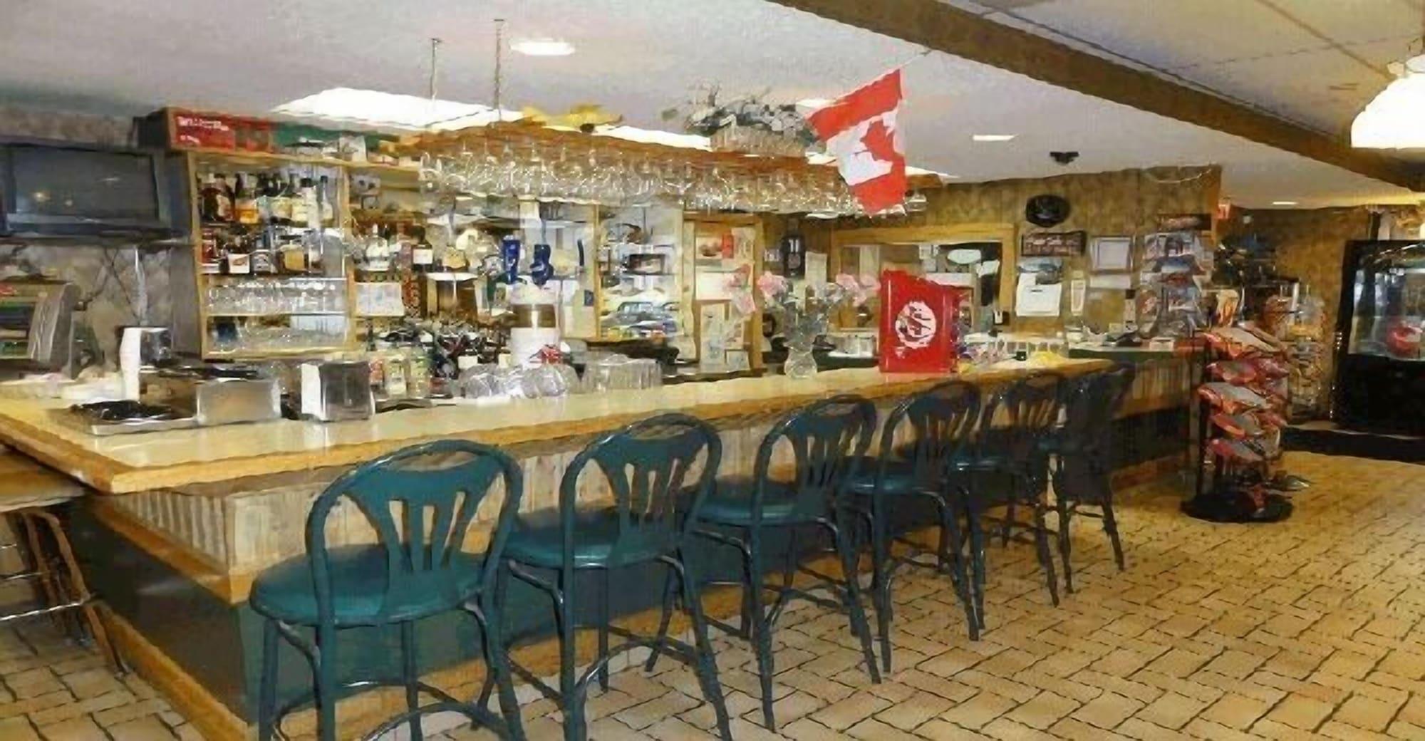 Bar/Salón KC's Country Inn