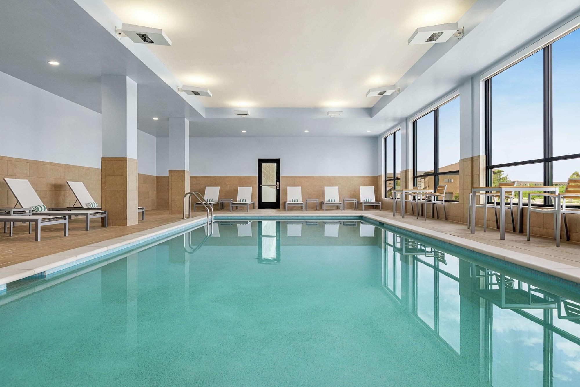 Vista Piscina Embassy Suites by Hilton Round Rock
