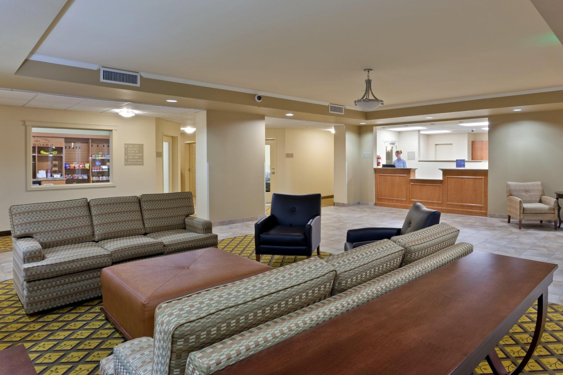 Vista Lobby Candlewood Suites Lakewood