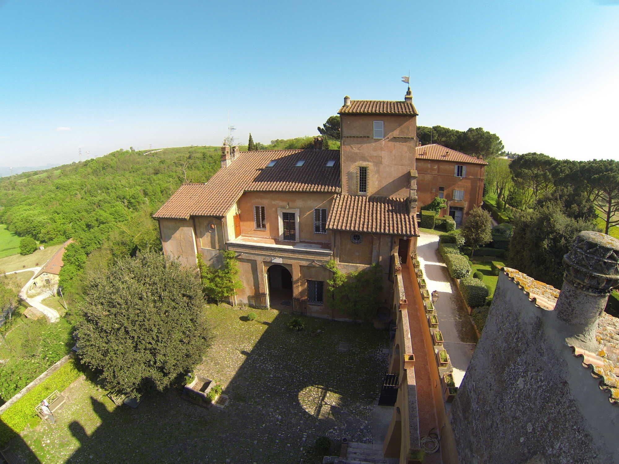 Vista Exterior Castello del Duca