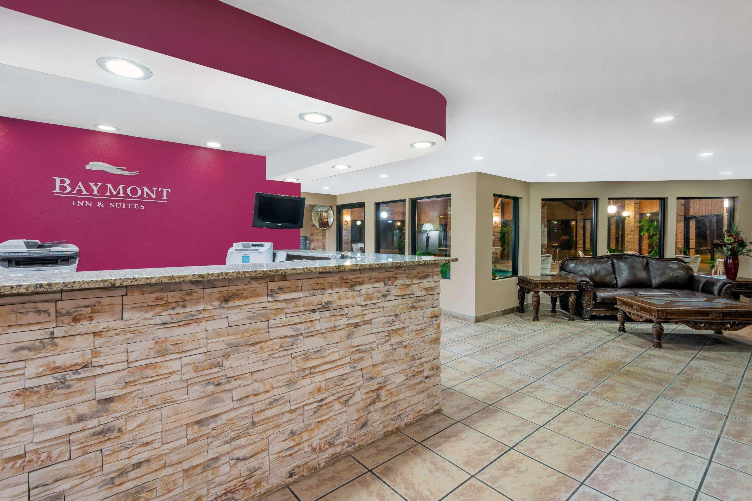 Vista Lobby Baymont by Wyndham Enid