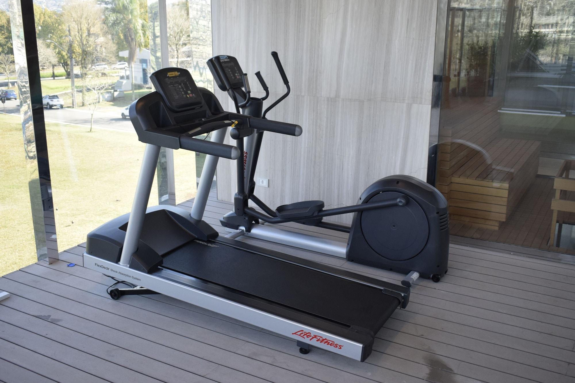 Gimnasio Suryaa Hotel Pinhais, Curio Collection by Hilton