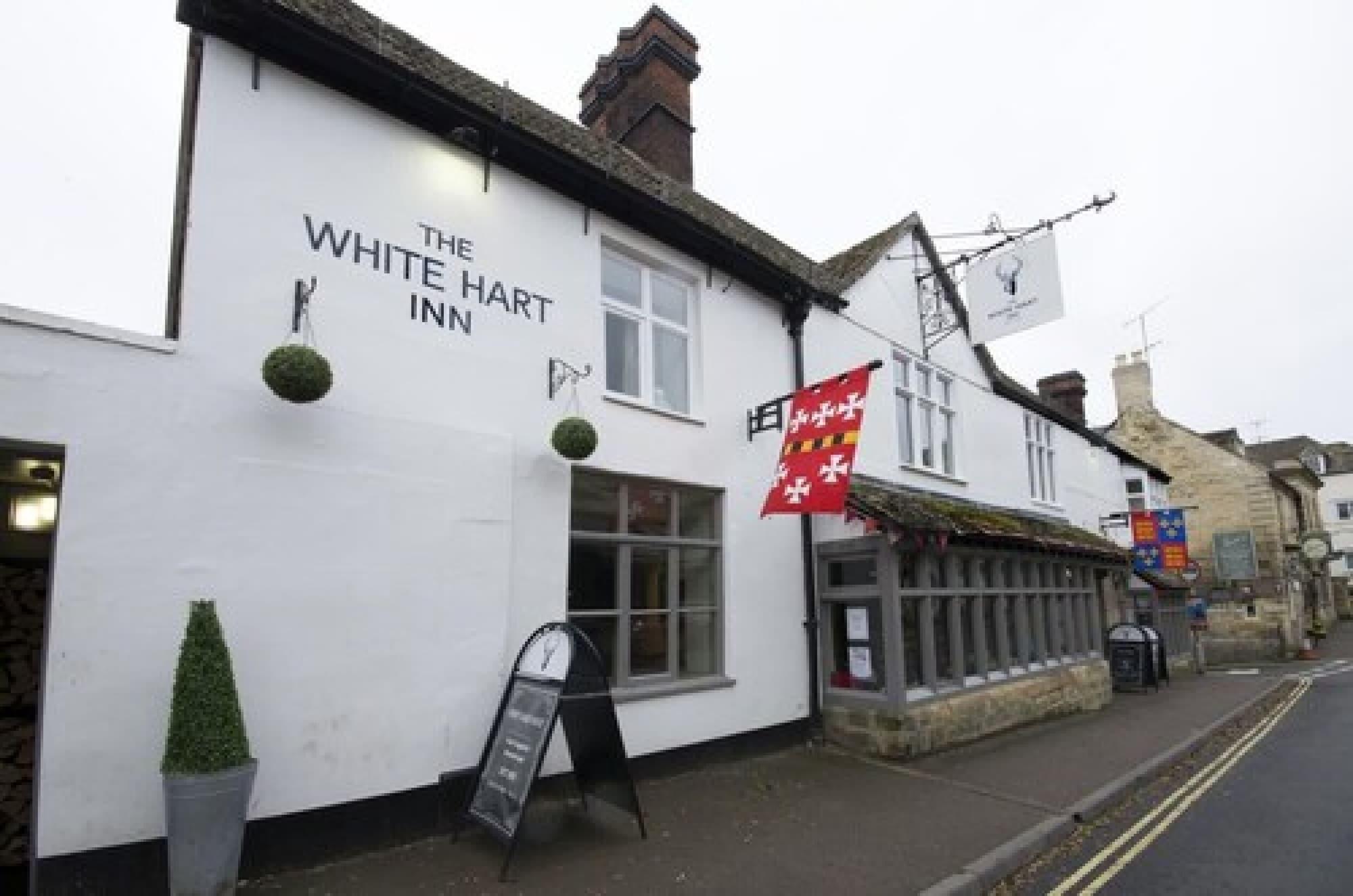 Vista Exterior The White Hart Inn