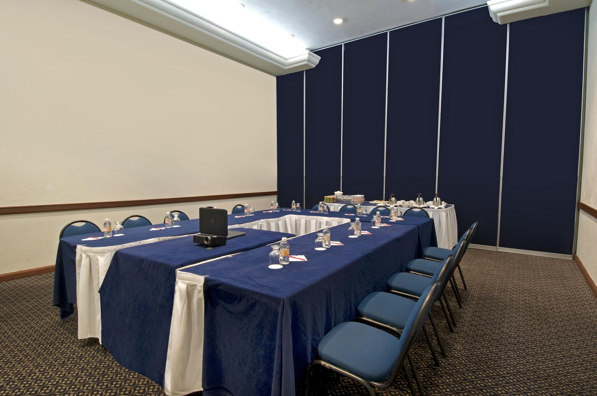 Sala de Reuniones Fiesta Inn Express Chihuahua