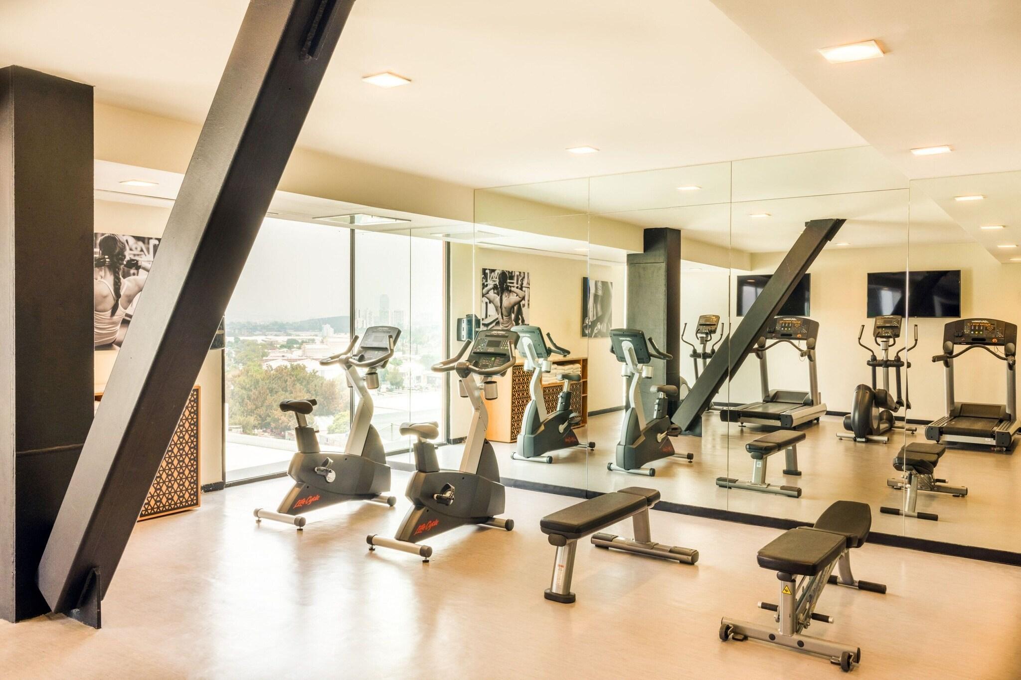 Gimnasio Courtyard Mexico City Vallejo