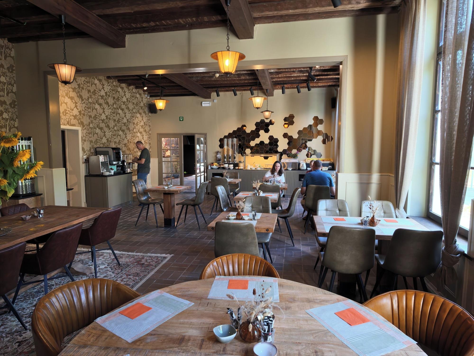 Restaurant Orange Parkway