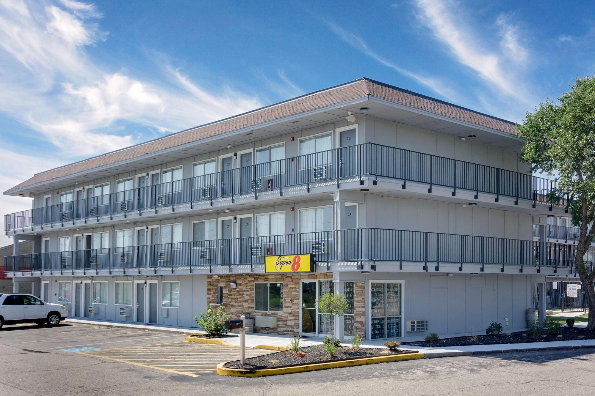 Varios Super 8 by Wyndham Florence