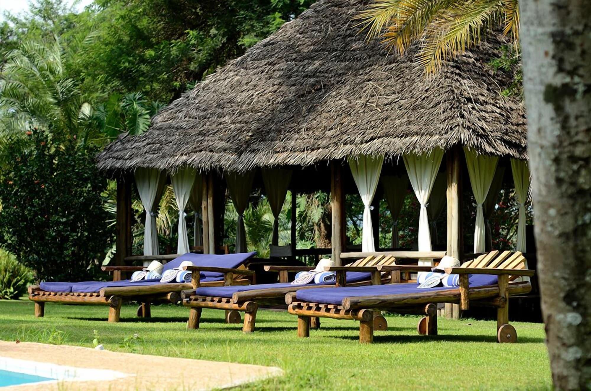 Vista Piscina Arusha Safari Lodge