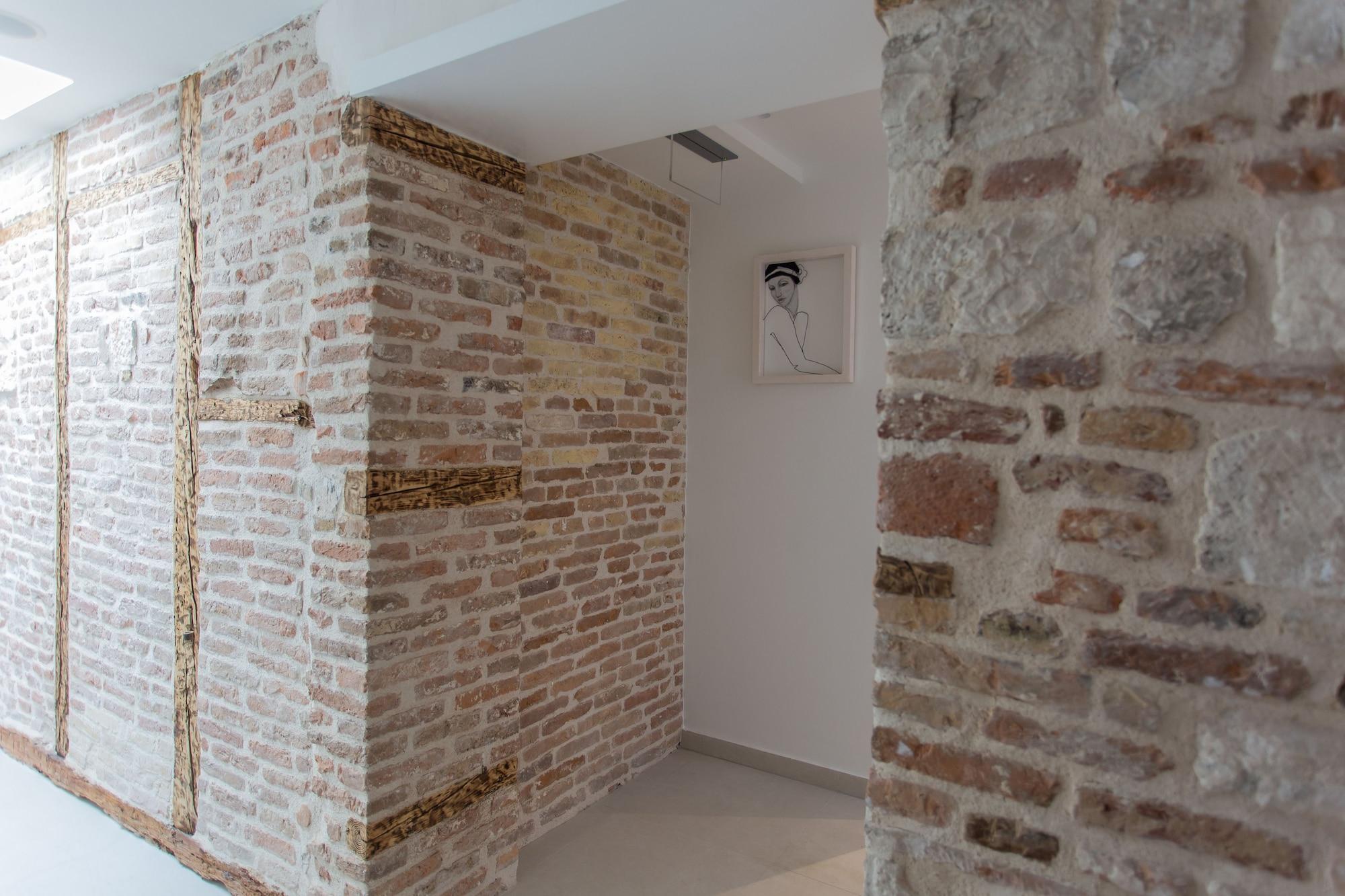 Varios Bifora Heritage Hotel