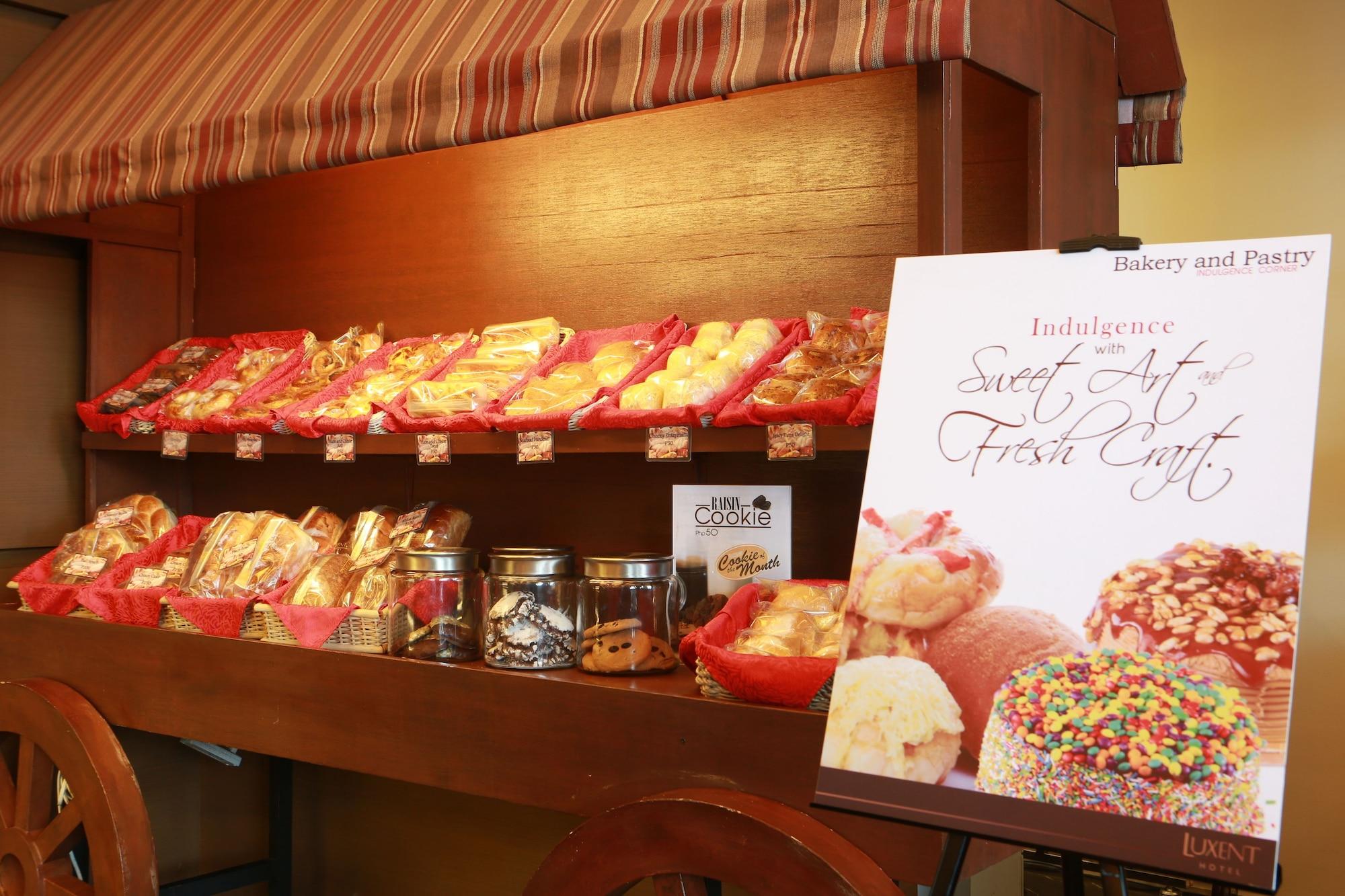 Vista Lobby Luxent Hotel