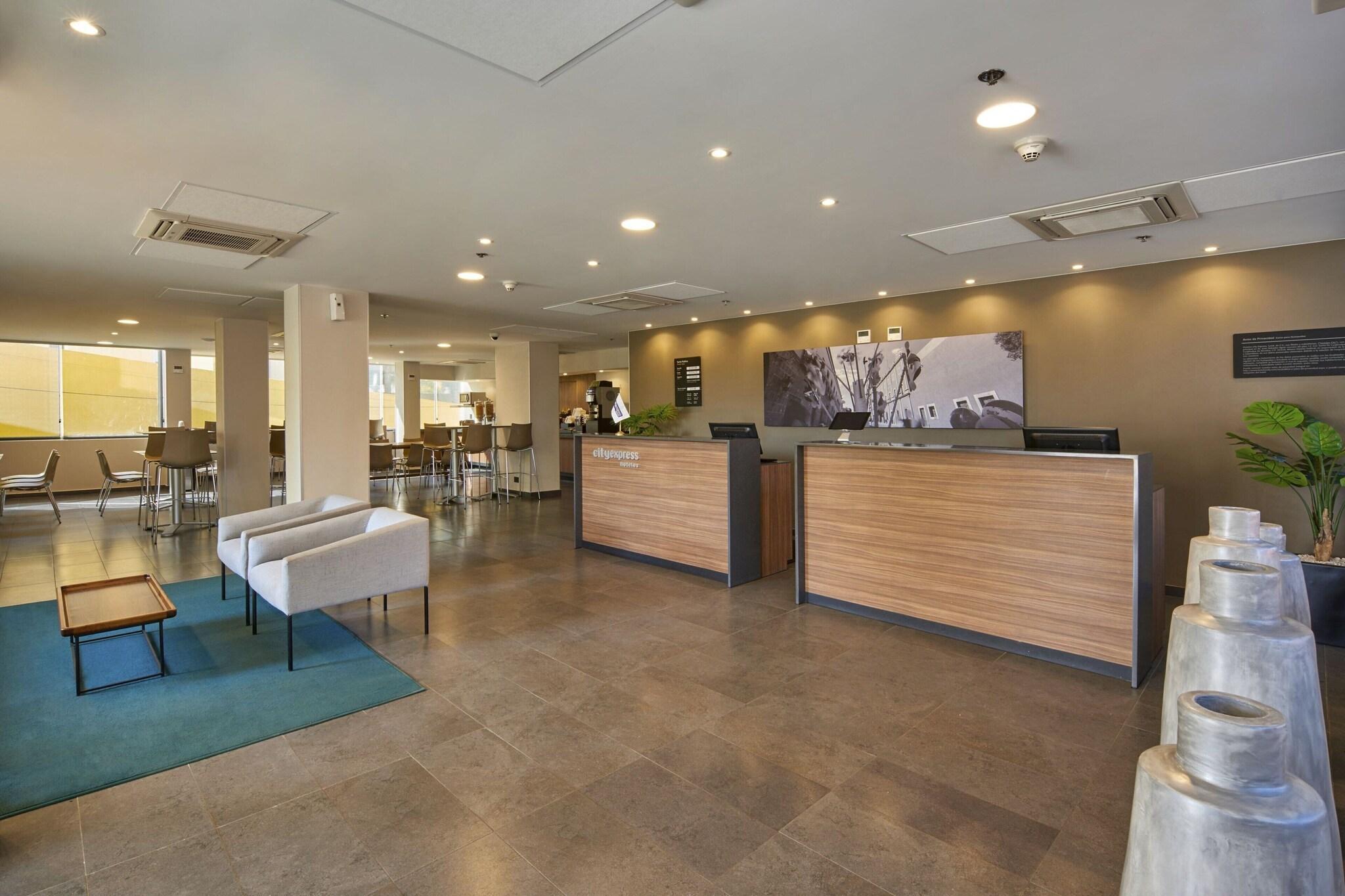 Vista Lobby City Express by Marriott Queretaro