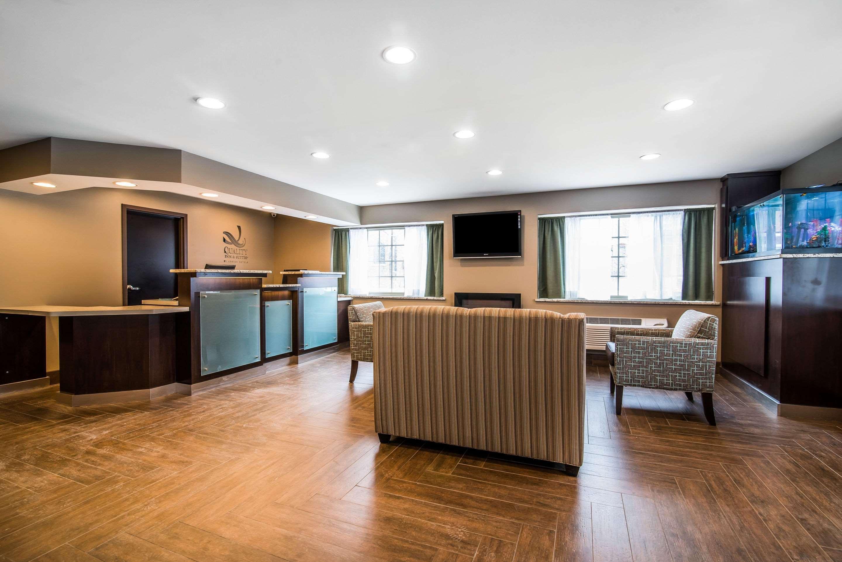 Vista Lobby Clarion Pointe Downtown