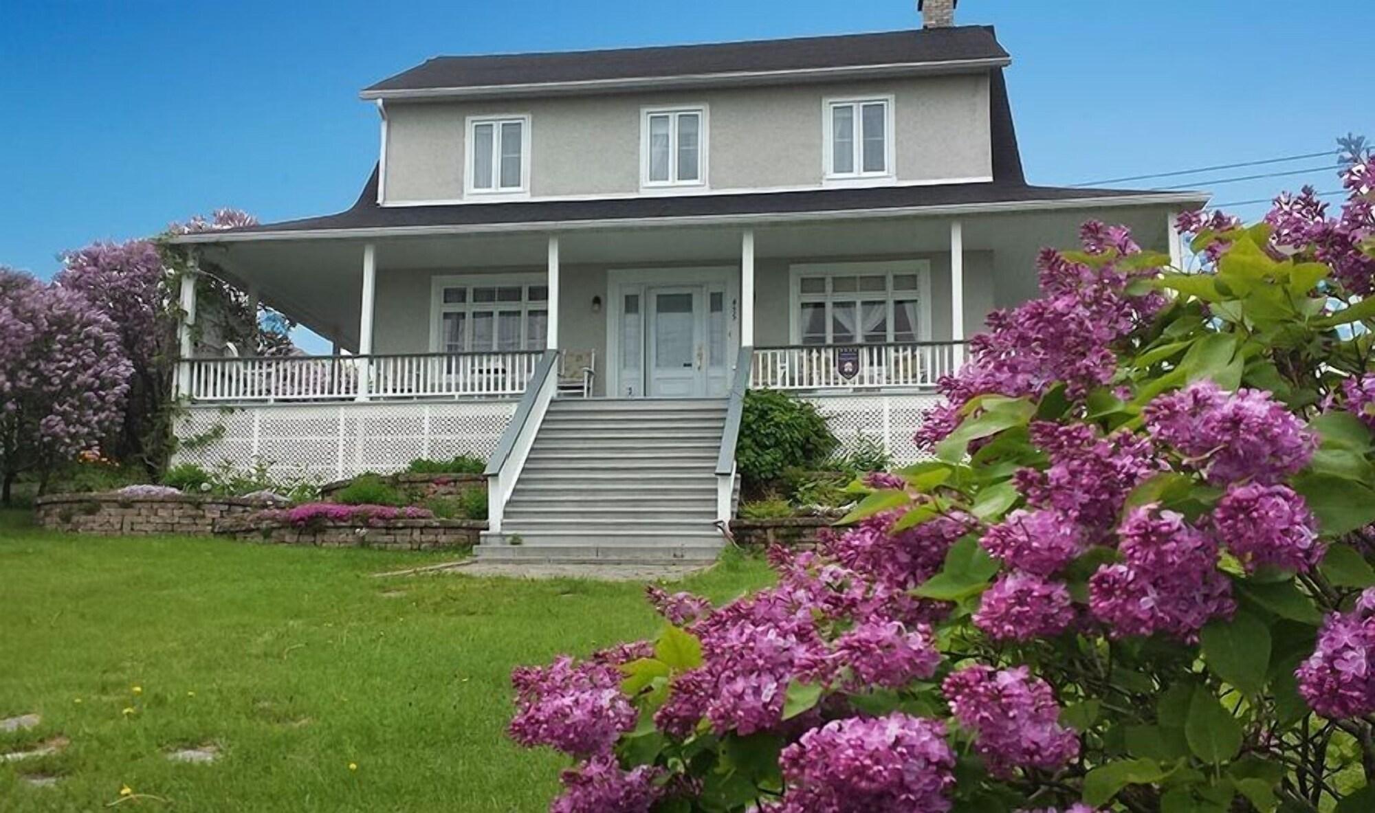 Varios Maison des Lilas