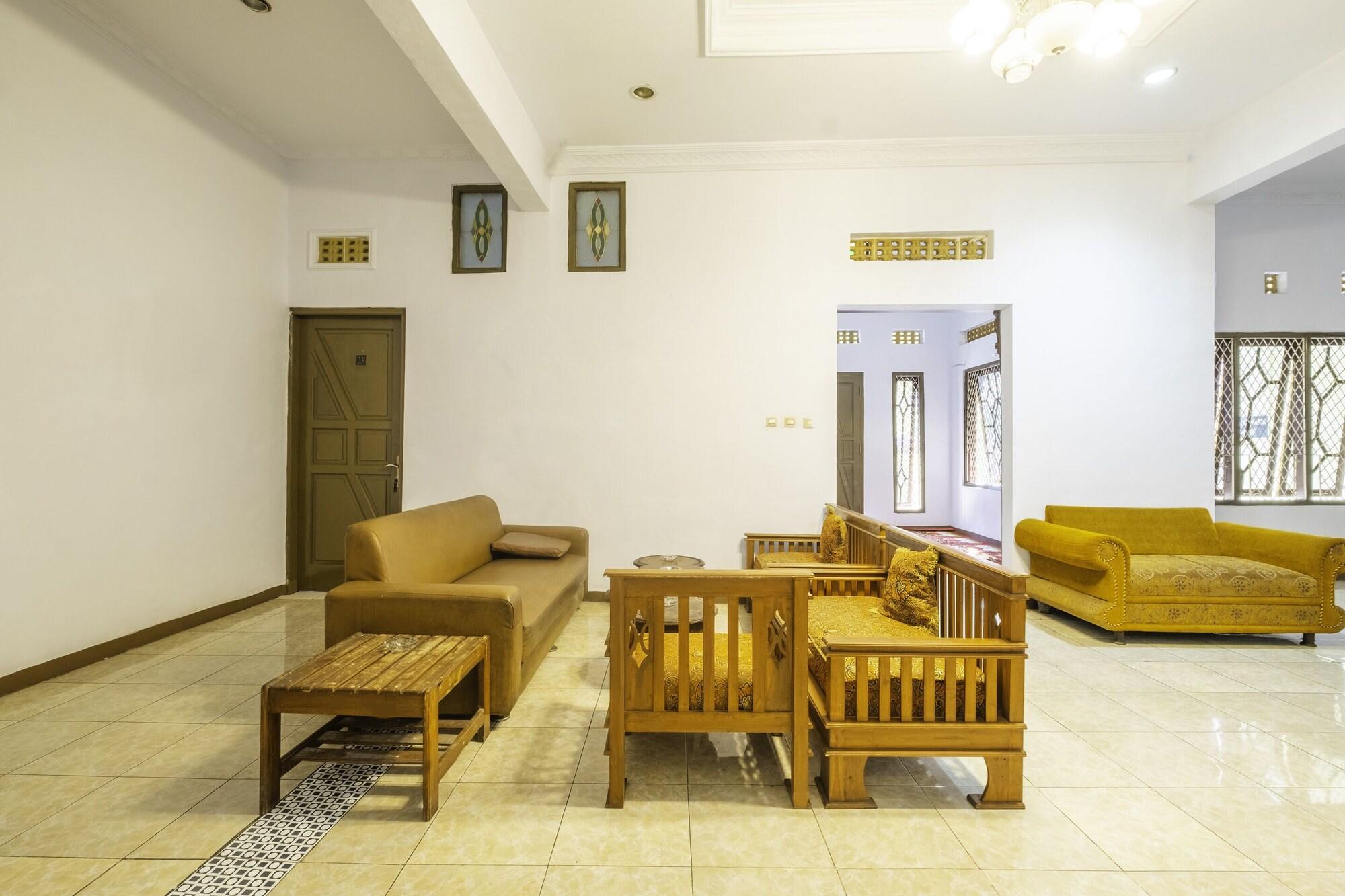 Vista Lobby SPOT ON 2395 Hotel Aden 2 Syariah
