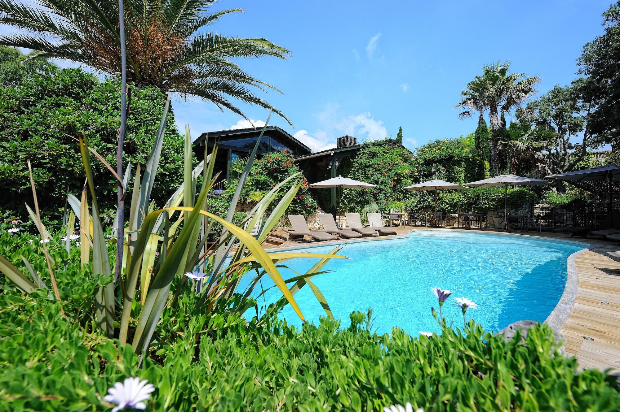 Vista Piscina Lodge De Charme A Cheda