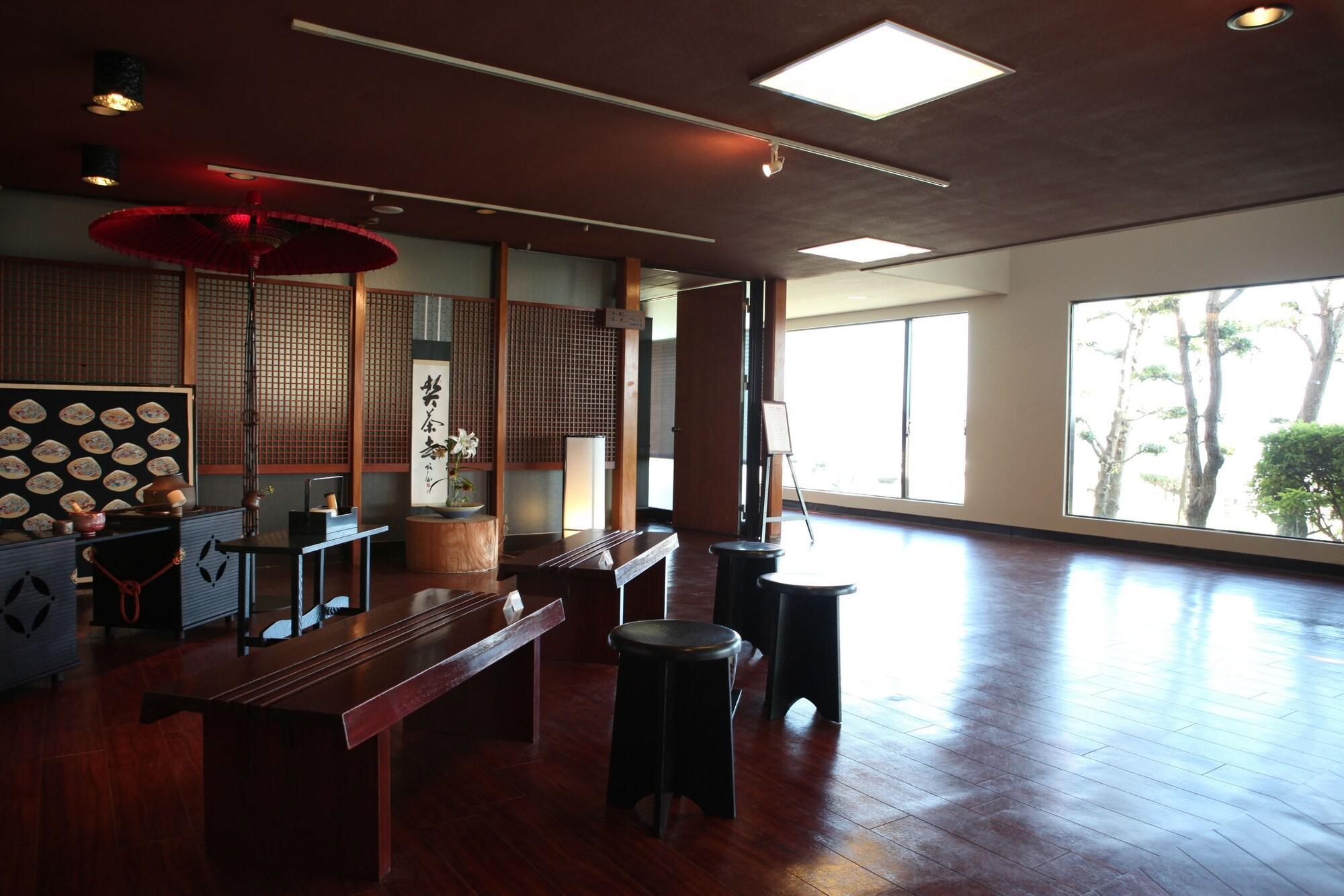 Vista Lobby New Kankai Honkan Tenku Hotel Kairo