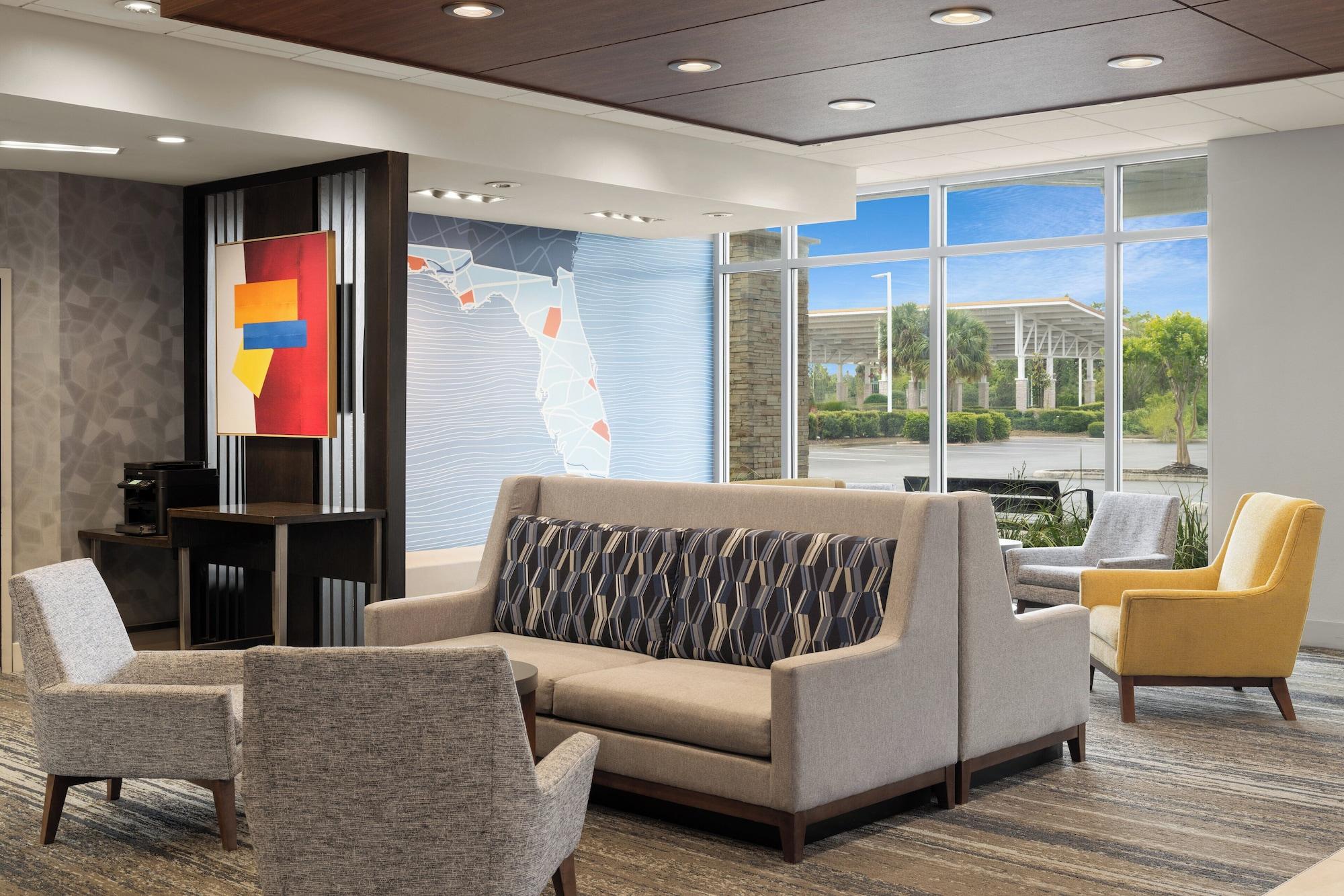 Vista Lobby Holiday Inn Express & Suites Tampa East - Ybor City by IHG