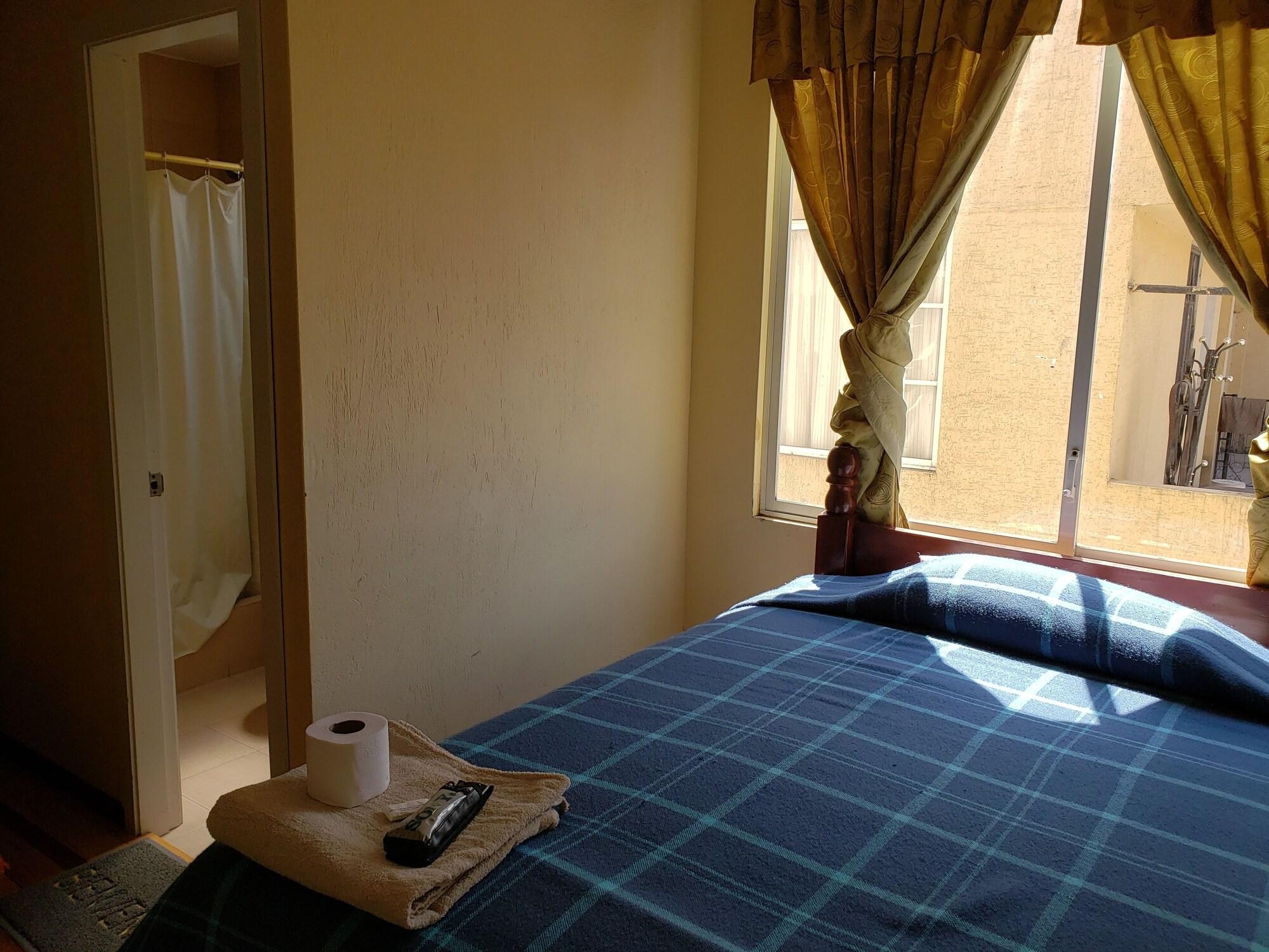 Habitación Hostal Puertas del Sol