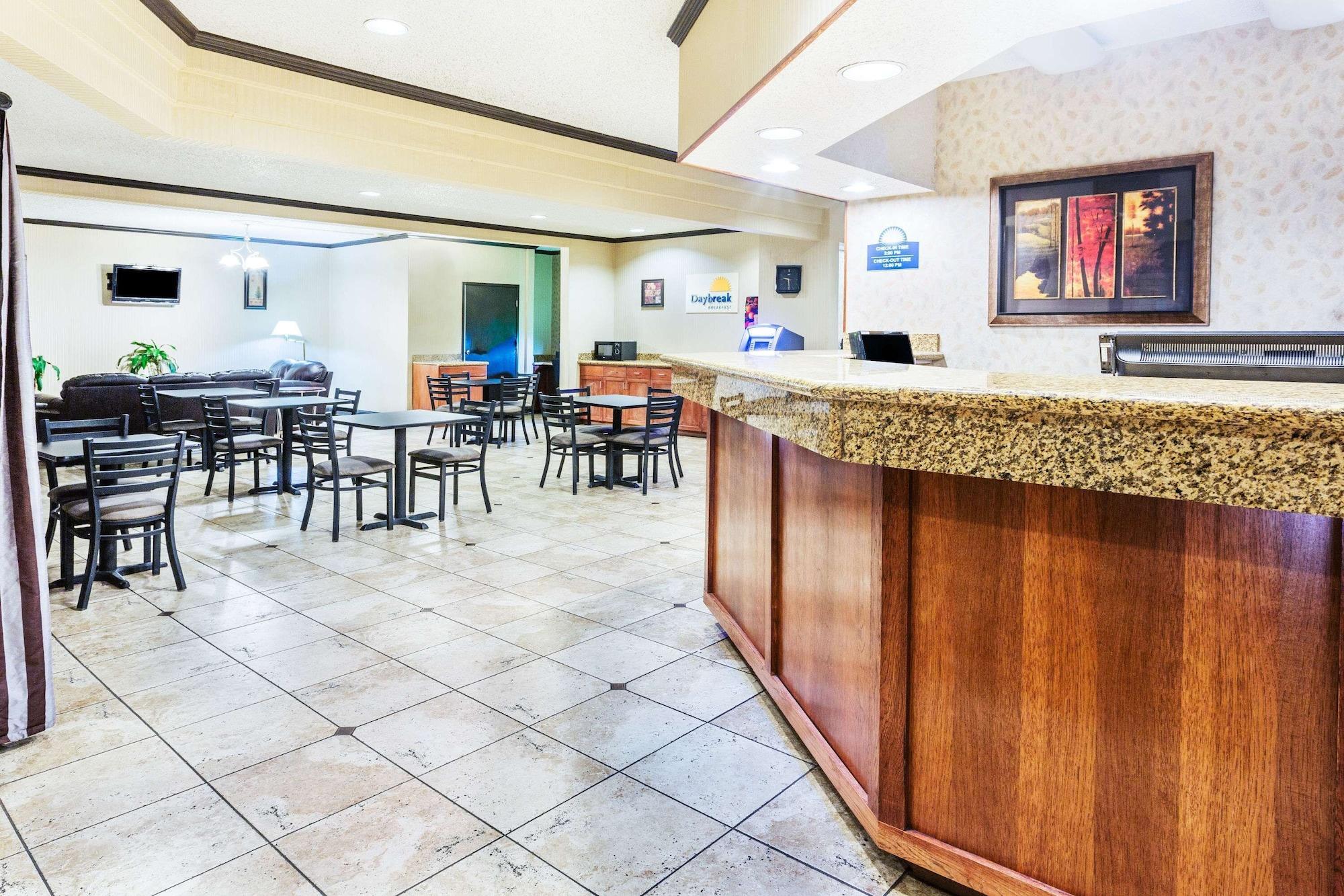 Vista Lobby Days Inn & Suites by Wyndham Vancouver