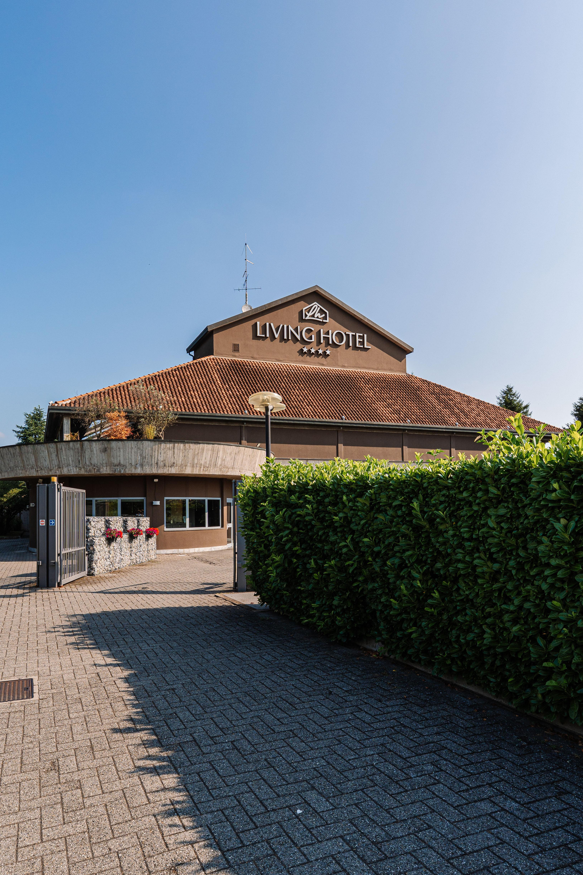 Vista Exterior Living Hotel Milano