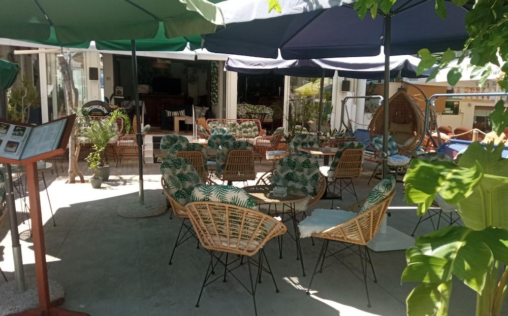 Restaurant George Studios Stalida