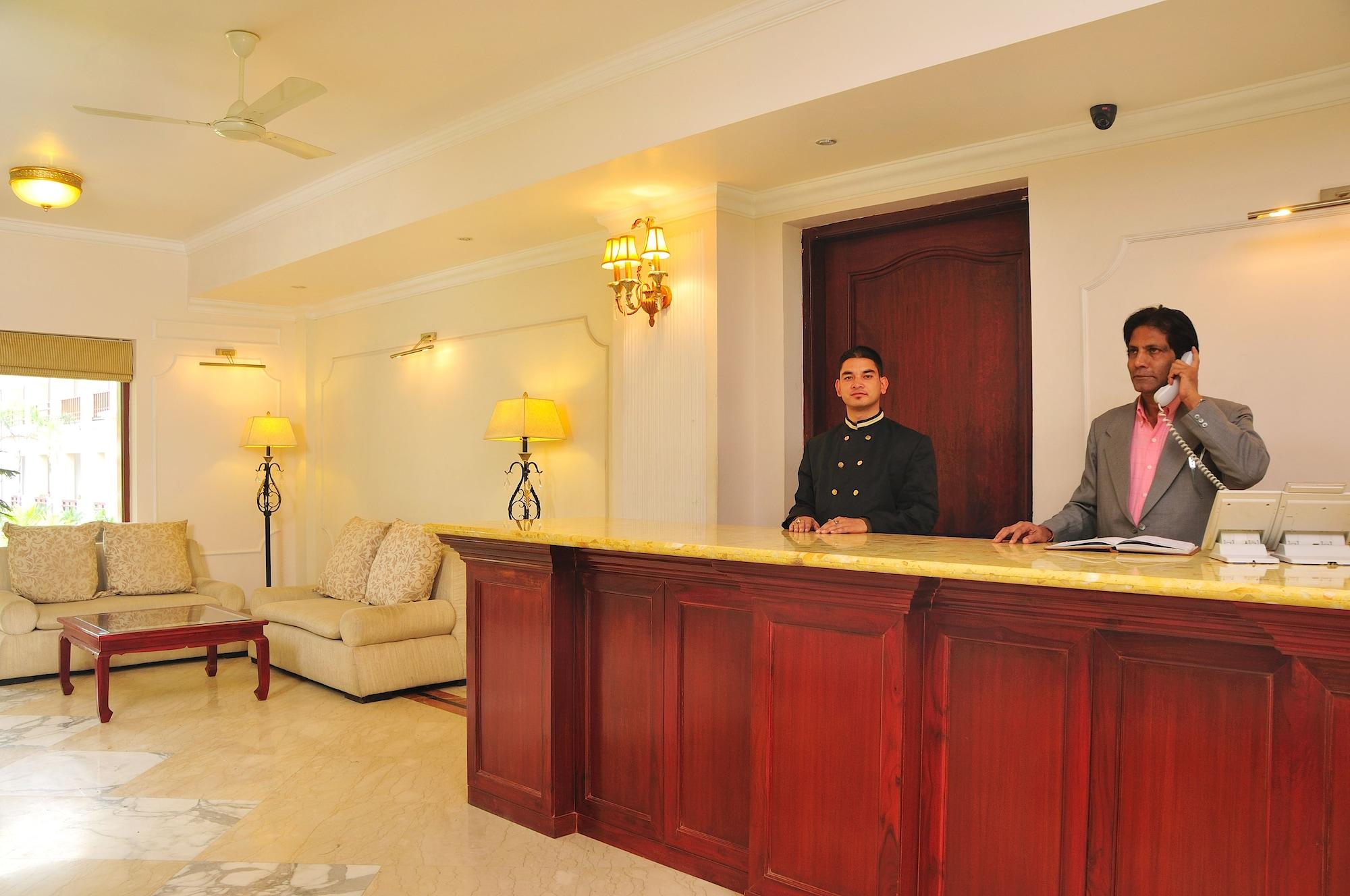 Vista Lobby Le ROI Corbett
