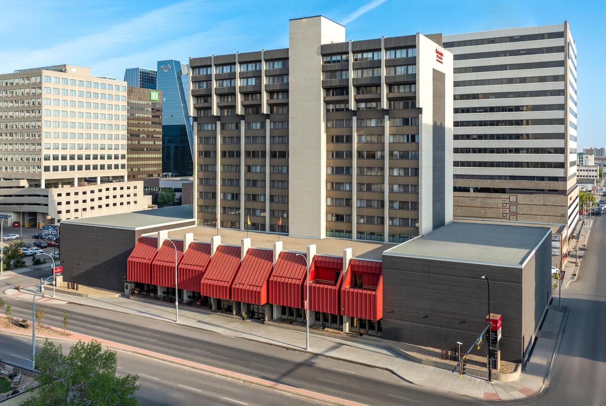Vista Exterior Ramada Plaza by Wyndham Regina Downtown