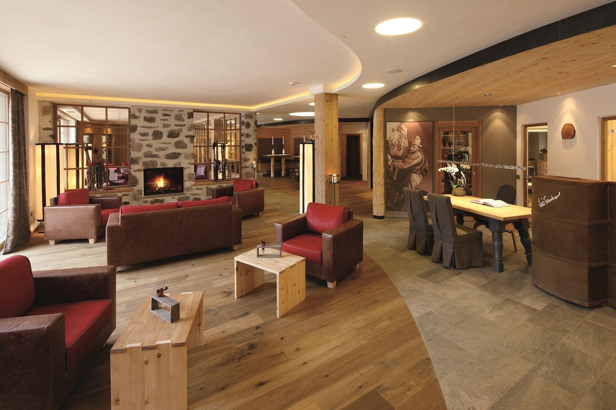 Vista Lobby Tirler - Dolomites Living Hotel