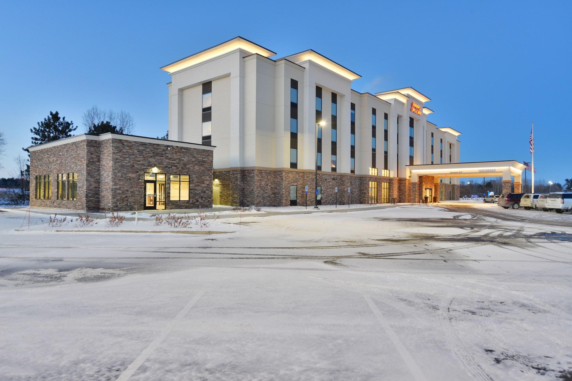 Vista Exterior Hampton Inn & Suites Menomonie-UW Stout