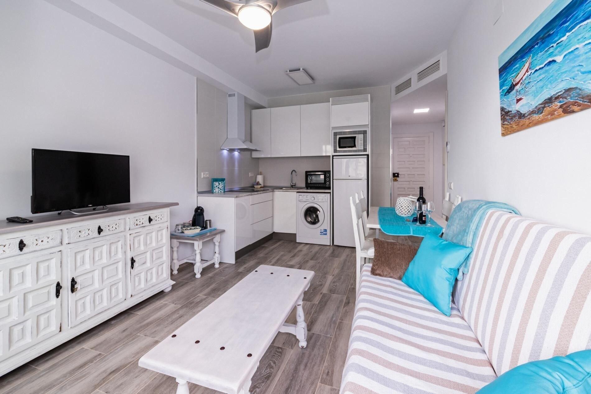 Equipamiento de Habitación Benal Beach 121 - Modern First Line Beach 2BR Apartment in Benal Beach Resort.