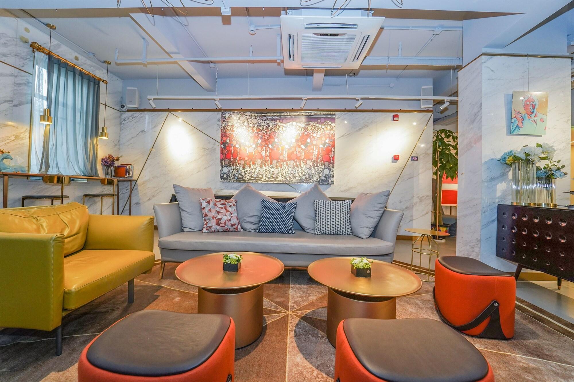 Vista Lobby No. 8 Art Hotel