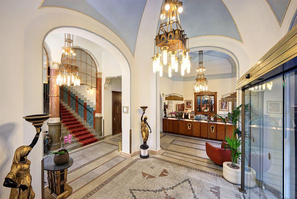 Vista do lobby Hotel Paris Prague