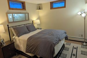 Alquiler Vacacional - Perched on a hill for amazing views, this is your next Vermont getaway.