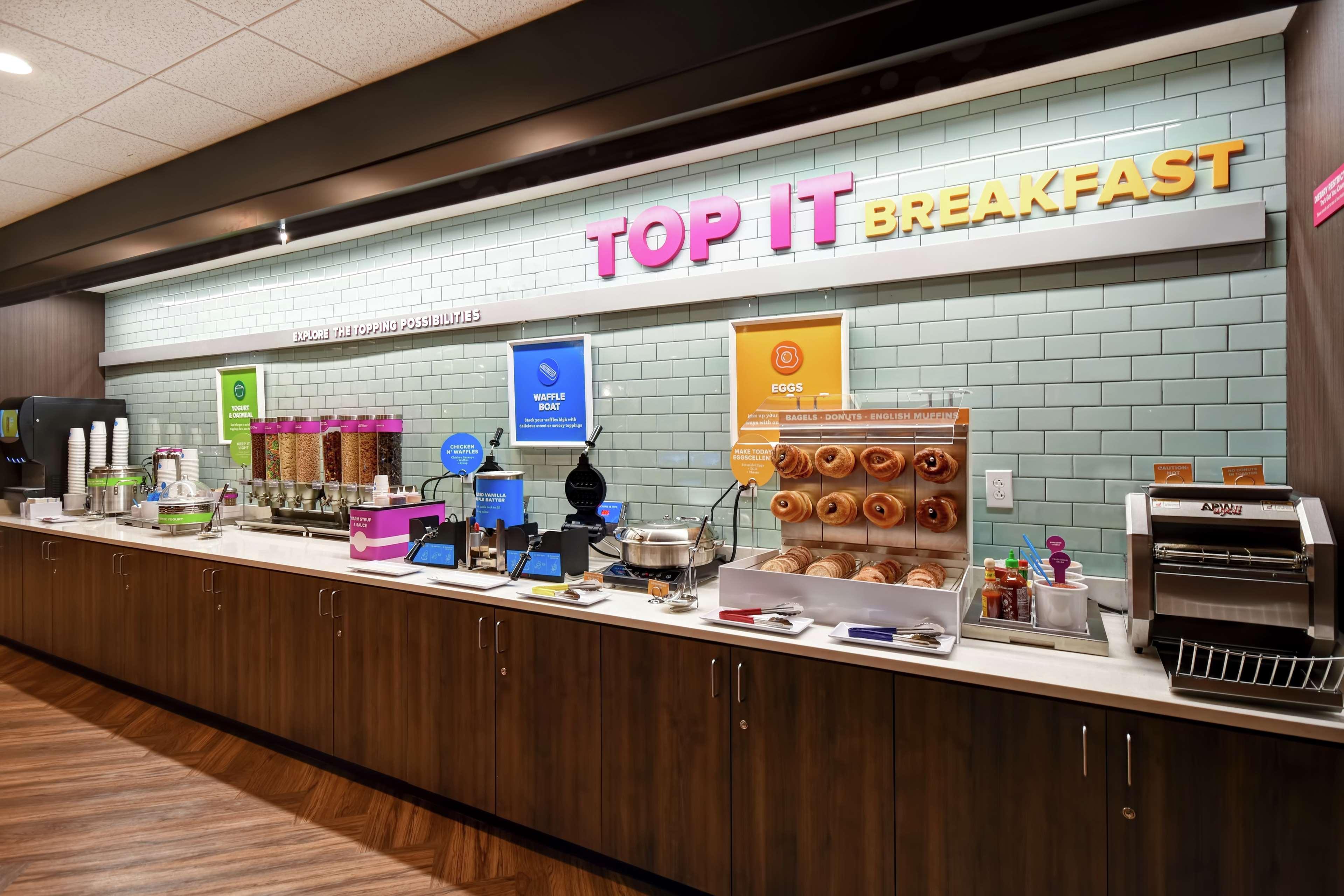 Restaurant Tru by Hilton Wytheville