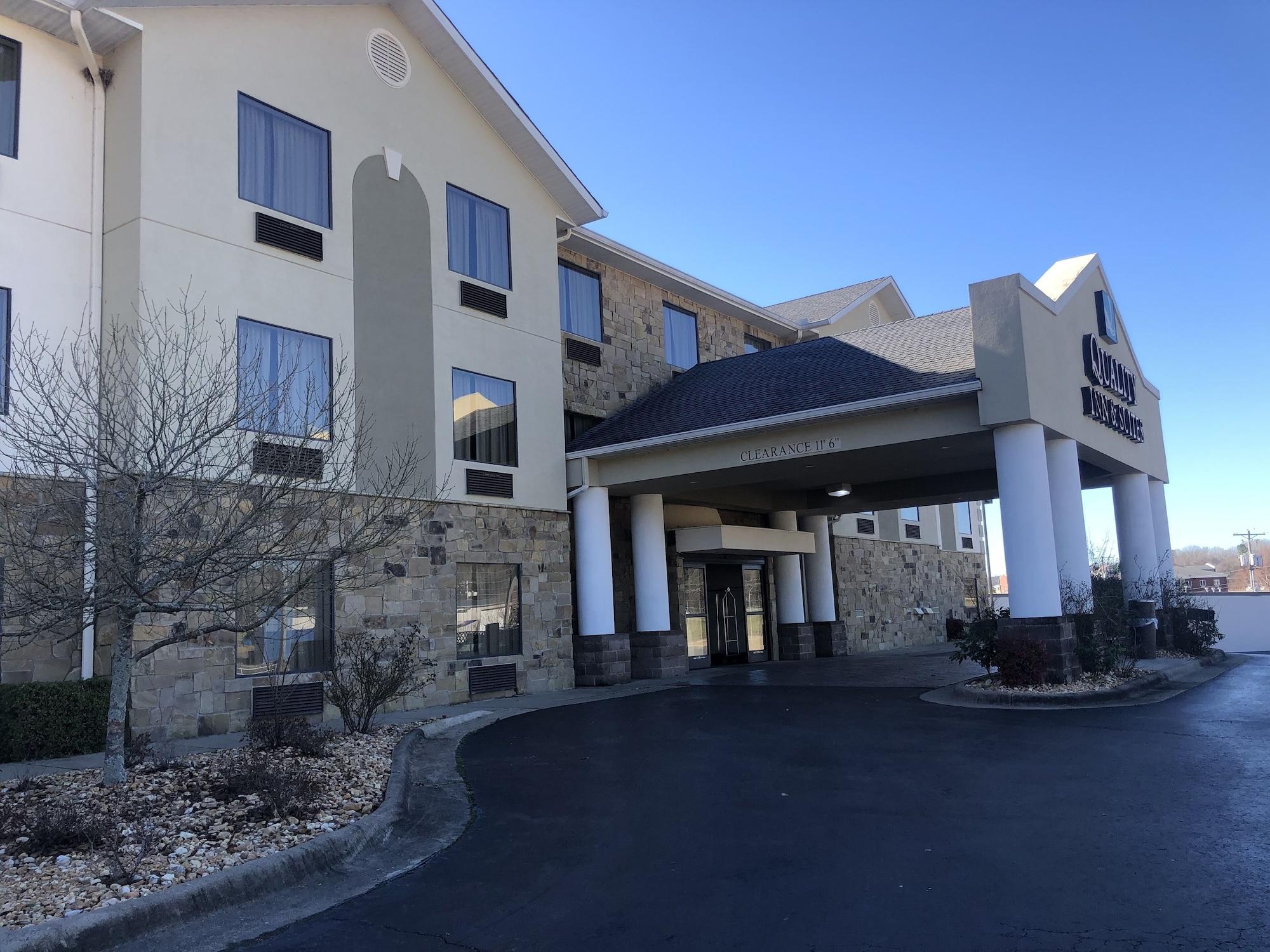 Vista Exterior Quality Inn & Suites Malvern