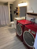 Alquiler Vacacional - Take a holiday in Holladay at “The Station”. Charming 1-bed room with AC, WiFi