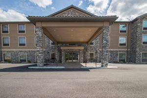 Alojamiento - Creekstone Inn & Suites